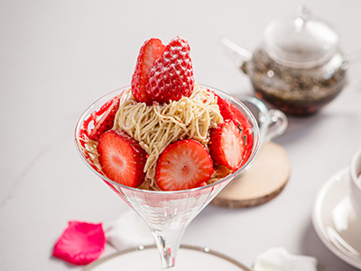 【レストラン】季節限定・しぼりたて厳選和栗”苺”モンブラン